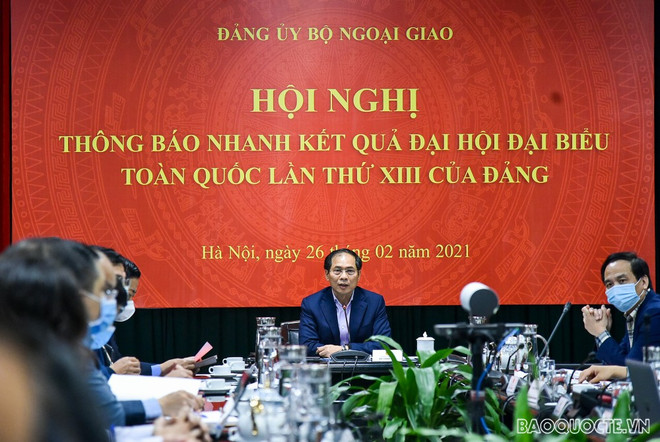 Đồng chí Bùi Thanh Sơn, Ủy viên Ban chấp hành Trung ương Đảng, Bí thư Đảng ủy Bộ, Thứ trưởng Thường trực Bộ Ngoại giao chủ trì. (Nguồn: baoquocte.vn) Thông báo nhanh kết quả Đại hội Đảng XIII tới các cán bộ ngoại giao ảnh 1