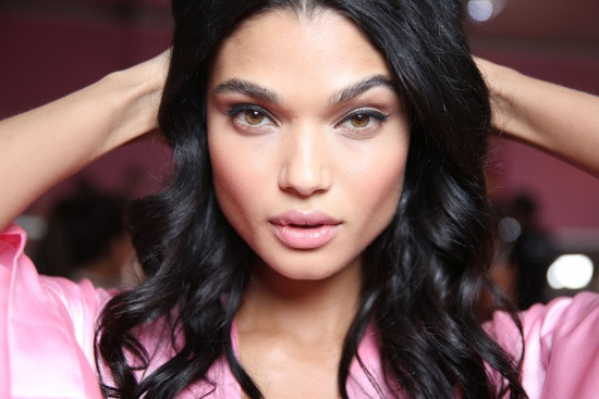 Đôi môi ngọt ngào căng mọng Bí mật sau vẻ đẹp không tì vết của các thiên thần Victoria’s Secret ảnh 6