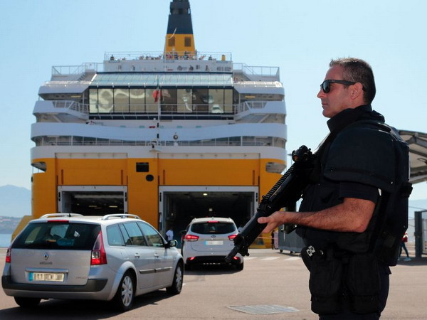 Pháp sơ tán phà chở khách ở cảng Marseille vì một vụ nổ ảnh 1