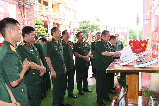 Đại tướng Phùng Quang Thanh thăm Quân khu 1 tháng 8/2020. (Nguồn: Vietnam+) Đại tướng Phùng Quang Thanh trong lòng quân và dân Việt Bắc ảnh 1