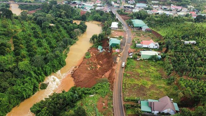 Sạt lở đường tránh ở Đắk Nông: Xử lý nghiêm các hành vi vi phạm ảnh 1