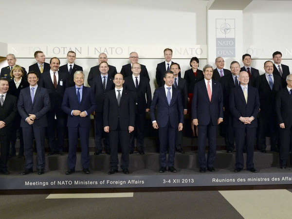 NATO hối thúc Afghanistan sớm ký Hiệp ước an ninh ảnh 1