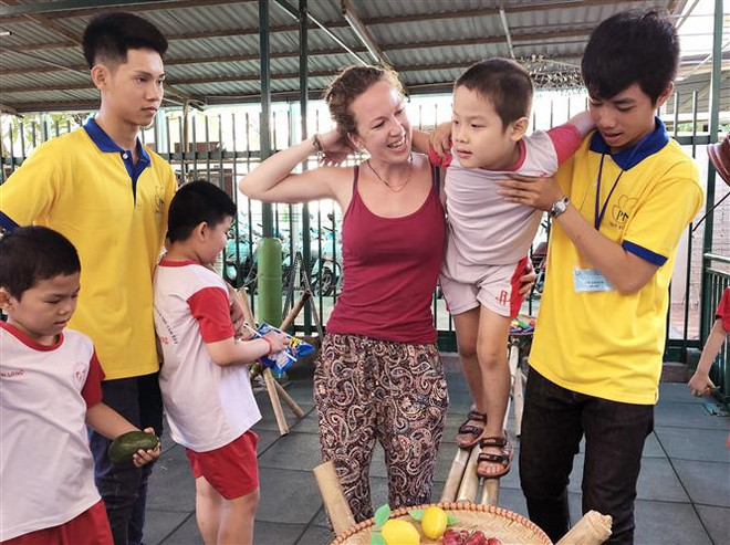 Nhận thức về tự kỷ: “Bà mẹ tủ lạnh” và di chứng ở Việt Nam ảnh 1