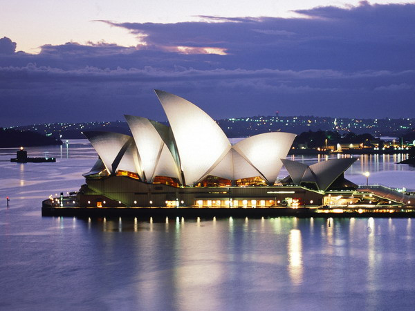 Australia: Sơ tán nhà hát Sydney do phát hiện gói đồ khả nghi ảnh 1