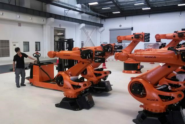 Đức duyệt thương vụ Trung Quốc thâu tóm nhà sản xuất robot Kuka ảnh 1