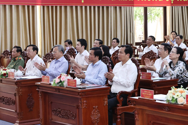 Chủ tịch Quốc hội làm việc với lãnh đạo thành phố Cần Thơ ảnh 1