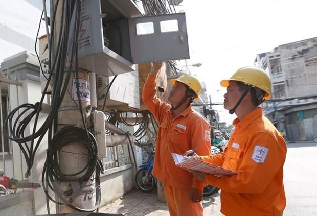 Đo chỉ số công tơ điện. (Nguồn: TTXVN) Hóa đơn tăng vọt: Hiểu và tính toán giá điện thế nào cho đúng? ảnh 1