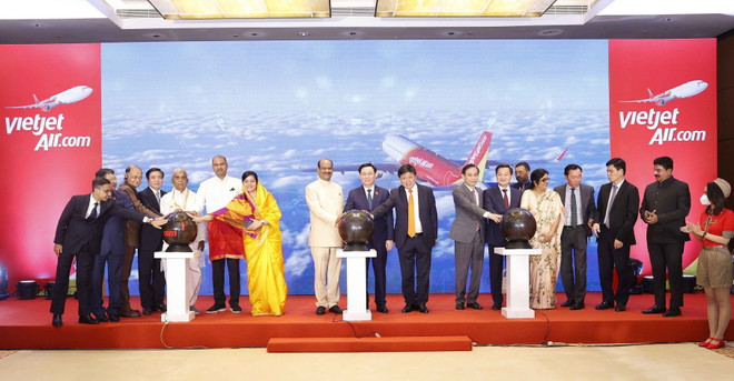 Chủ tịch Quốc hội chứng kiến khai trương đường bay mới Việt Nam-Ấn Độ ảnh 1