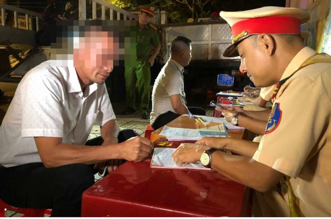 Đắk Lắk: Tước giấy phép tài xế vi phạm nồng độ cồn, dương tính ma túy ảnh 1