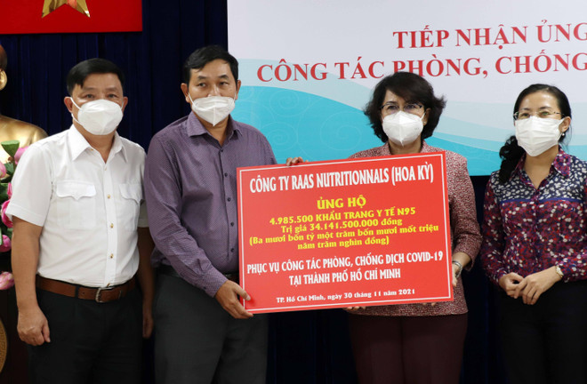 TP.HCM: Tiếp nhận lô khẩu trang y tế do doanh nghiệp Hoa Kỳ trao tặng ảnh 1