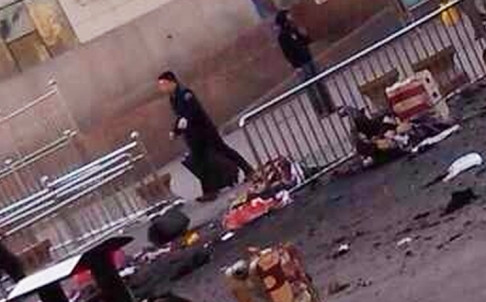 Trung Quốc: Nổ tại ga tàu ở Tân Cương, 50 người bị thương ảnh 1