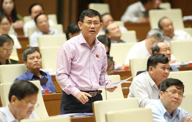 Đại biểu quốc hội tỉnh Quảng Bình Nguyễn Ngọc Phương phát biểu. (Nguồn ảnh: TTXVN) Đề xuất không để xe hầm chung cư, đại biểu Quốc hội bị ''ném đá'' ảnh 1