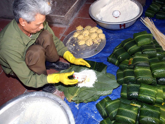 Bánh chưng ngày Tết và những nhọc nhằn của một nghề truyền thống ảnh 1