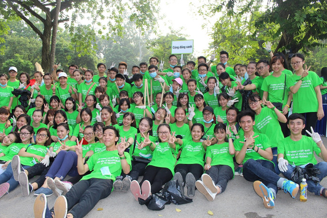[Photo] Hơn 1.000 bạn trẻ "chung tay" làm sạch khuôn viên hồ Bảy Mẫu ảnh 12