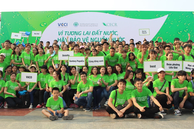 [Photo] Hàng trăm bạn trẻ nhảy flashmob kêu gọi bảo vệ hồ Hà Nội ảnh 9