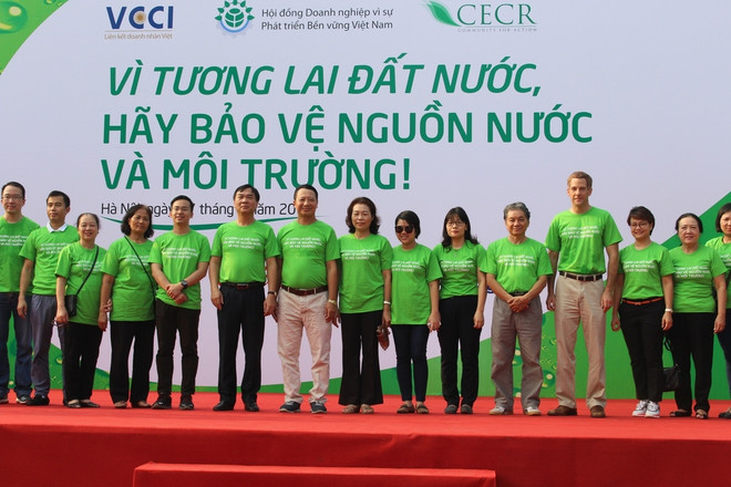 [Photo] Hàng trăm bạn trẻ nhảy flashmob kêu gọi bảo vệ hồ Hà Nội ảnh 11