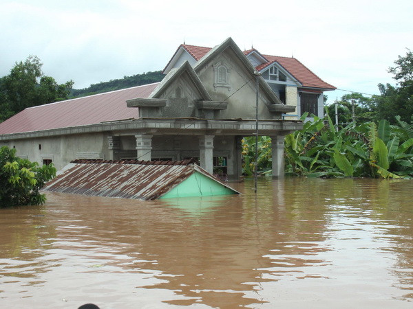Hộ nghèo miền Trung được vay tiền xây nhà ở phòng tránh bão lụt ảnh 1