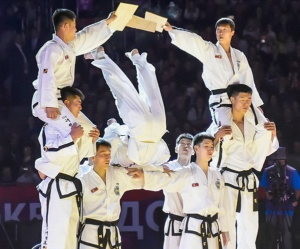 Các vận động viên Taekwondo của Triều Tiên. (Nguồn: Yonhap) Đoàn quan chức, vận động viên Taekwondo của Triều Tiên tới Hàn Quốc ảnh 1