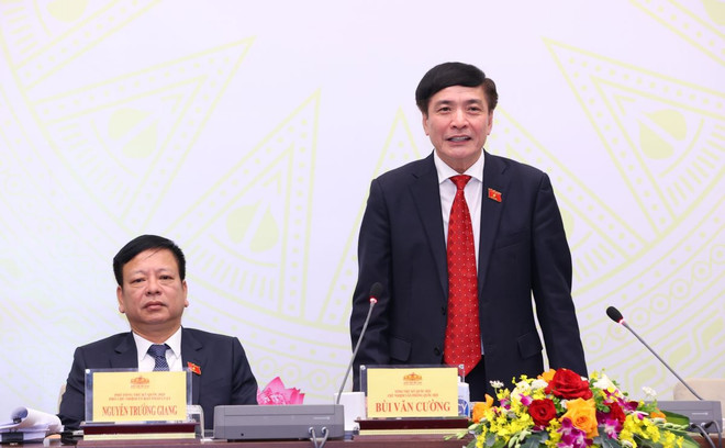 Tổng Thư ký Quốc hội, Chủ nhiệm Văn phòng Quốc hội Bùi Văn Cường trả lời câu hỏi của báo chí. (Ảnh: Văn Điệp/TTXVN) ttxvn_ky_hop_thu_7_quoc_hoi_khoa_xv_se_khai_mac_vao_sang_205_2.jpg