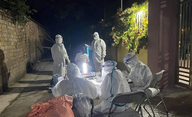 Ngày 18/11: Số ca nhiễm mới lên mức trên 10.000 ca, 139 ca tử vong ảnh 1