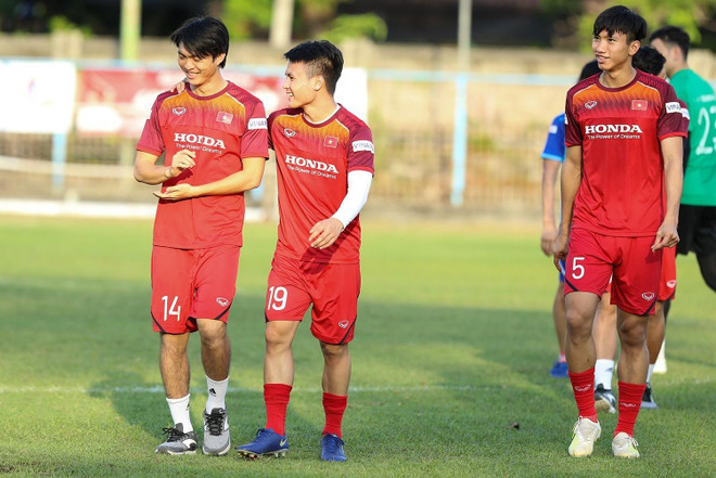 Tuấn Anh cùng Quế Ngọc Hải mang tin mừng đến cho HLV Park Hang-seo ảnh 1