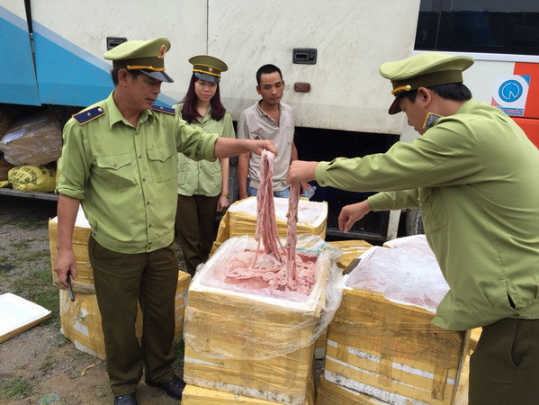 Hưng Yên phát hiện 1,2 tấn lòng thối tiêu thụ ở Hà Nội ảnh 1