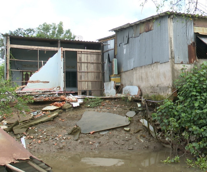 Long An: Liên tiếp xuất hiện các vụ sạt lở nghiêm trọng ảnh 1