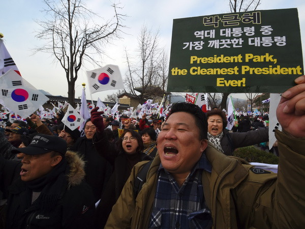 Cả 2 phe ủng hộ và phản đối Tổng thống Hàn Quốc đều biểu tình ảnh 1