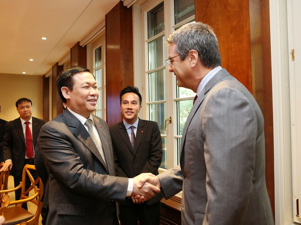 Phó Thủ tướng Vương Đình Huệ gặp, làm việc với Tổng Giám đốc WTO, ông Roberto Azevedo. (Ảnh: Hoàng Hoa/TTXVN) Phó Thủ tướng Vương Đình Huệ làm việc với lãnh đạo WTO ảnh 1
