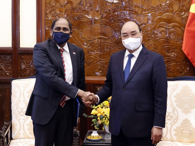 Chủ tịch nước Nguyễn Xuân Phúc tiếp Đại sứ Singapore Jaya Ratnam ảnh 1