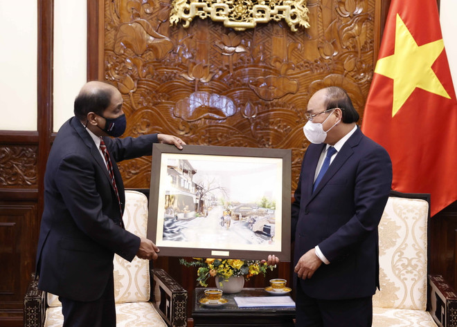 Chủ tịch nước Nguyễn Xuân Phúc tiếp Đại sứ Singapore Jaya Ratnam ảnh 2