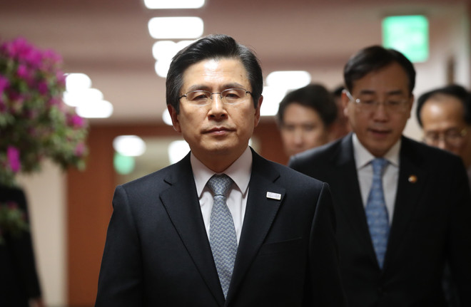 Thủ tướng kiêm quyền tổng thống Hàn Quốc Hwang Kyo-ahn từ nhiệm ảnh 1