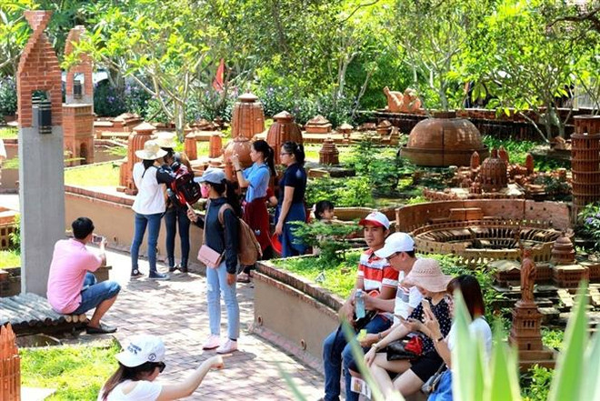 Du lịch biển đảo Hải Phòng, Quảng Nam đón hàng vạn lượt khách ảnh 2