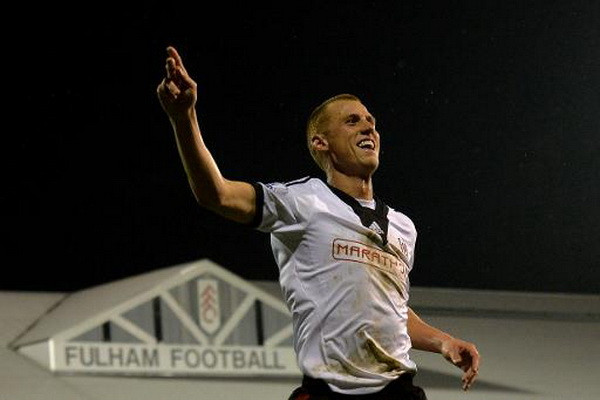 Steve Sidwell hạnh phúc khi ghi bàn ấn định chiến thắng 3-0 cho Fulham. (Nguồn: AFP) Fulham vào vòng 4 FA Cup, Atletico đánh bại Valencia ảnh 1