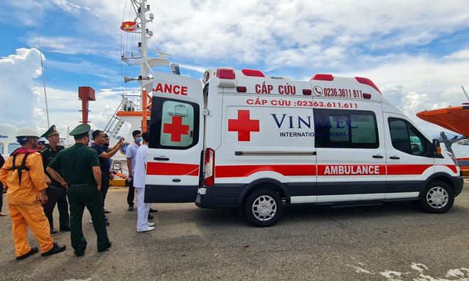 Đà Nẵng: Cấp cứu đưa thuyền viên Philippines gặp nạn trên biển về bờ ảnh 2