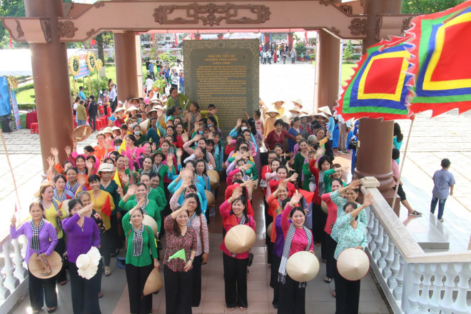 Gìn giữ nét đẹp văn hóa trong trang phục Áo Bà ba của người dân Nam Bộ ảnh 2