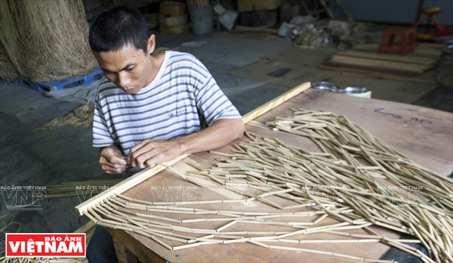 Mành trúc Tân Thông Hội - sản phẩm thủ công vẽ tay độc đáo ảnh 2