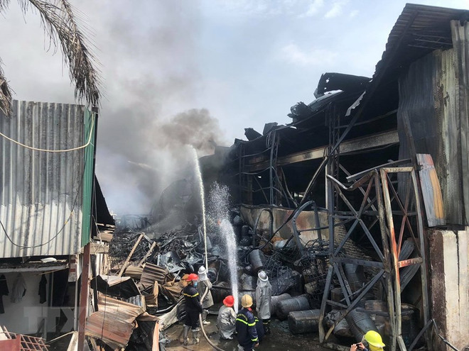 Vụ cháy ở Long Biên: Chưa ghi nhận người dân nào bị ảnh hưởng sức khỏe ảnh 1