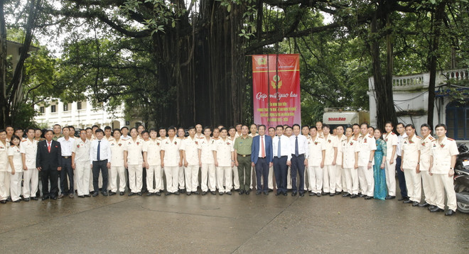 Giao lưu điển hình tiên tiến bảo vệ an ninh Tổ quốc với Báo Nhân Dân ảnh 2