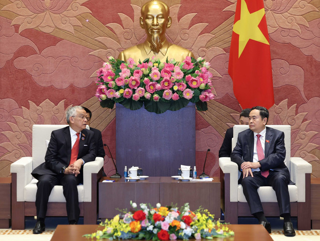 Chủ tịch Quốc hội Trần Thanh Mẫn tiếp ông Sommad Pholsena, Ủy viên Ban Chấp hành Trung ương Đảng Nhân dân Cách mạng Lào, Phó Chủ tịch Quốc hội Nhân dân Lào. (Ảnh: Thống Nhất/TTXVN) TTXVN_2208ChutichQUochoi2.jpg