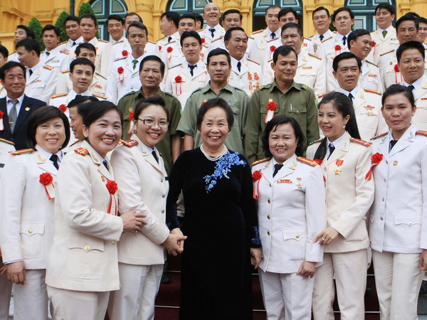 Phó Chủ tịch nước gặp mặt gương điển hình tiên tiến ngành Công an ảnh 1