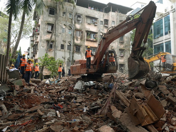 Ấn Độ: Sập tòa nhà cũ ở ngoại ô Mumbai làm 12 người thiệt mạng ảnh 1