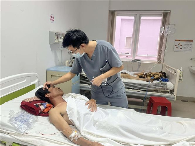 Nhiều người ngộ độc sau khi ăn nấm mọc từ xác ấu trùng ve sầu ảnh 1