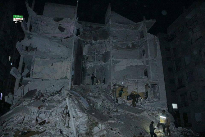 Hiện trường vụ nổ. (Nguồn: syria.liveuamap.com) Syria: Nổ lớn làm sập nhà ở Idlib, hơn 90 người thương vong ảnh 1
