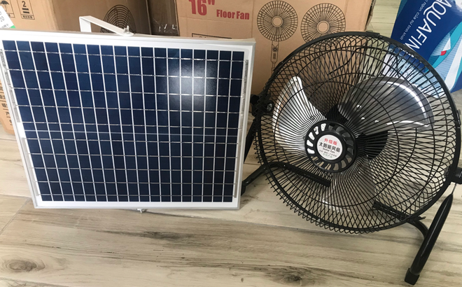 Nắng nóng, người dân đổ xô đi mua quạt dùng pin năng lượng Mặt Trời ảnh 2