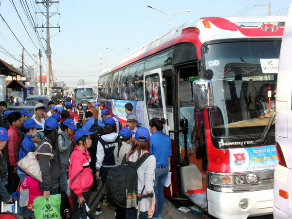 Hỗ trợ chi phí cho 1.000 sinh viên, công nhân về quê đón Tết ảnh 1