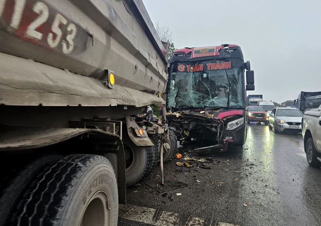 ttxvn_tai nan lien hoan nghe an.jpg