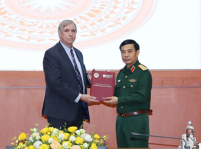 Bộ trưởng Bộ Quốc phòng Phan Văn Giang tiếp Đoàn Nghị sỹ Hoa Kỳ ảnh 3