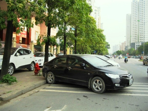 Hà Nội chính thức thí điểm trông giữ ôtô dưới lòng đường ảnh 1