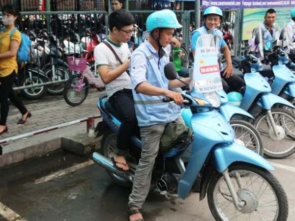 Sĩ tử đổ dồn về Hà Nội trước ngày làm thủ tục thi đại học ảnh 8